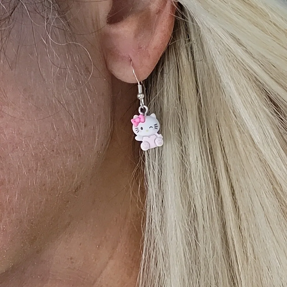 🔥LAST PAIR🔥 HELLO KITTY DAINTY DROP EARRINGS, 925 wires